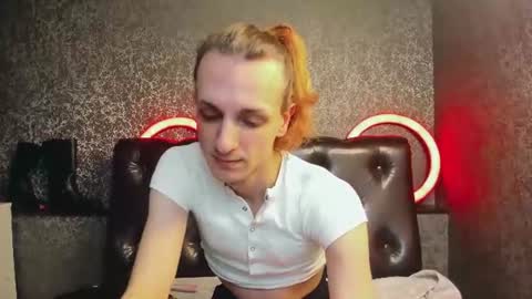 Snapshot of anjella_botton chatting on June 25, 2026, 6:23 pm Angel online show from June 25, 2026, 6:23 pm