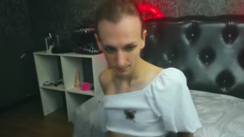 Snapshot of anjella_botton chatting on July 9, 2026, 6:45 pm Angel online show from July 9, 2026, 6:45 pm