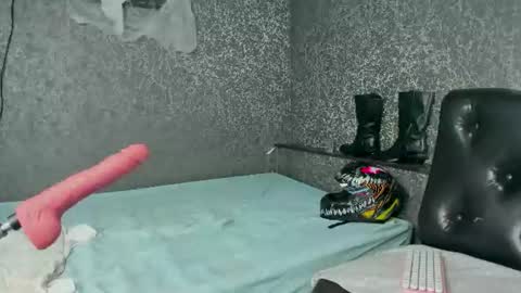 Snapshot of anjella_botton chatting on July 20, 2026, 6:10 pm Angel online show from July 20, 2026, 6:10 pm