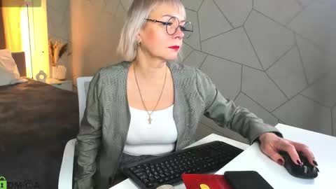 ann_annise online show from February 13, 2026, 1:12 am