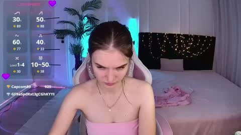 ann_woood online show from May 20, 2026, 6:58 pm