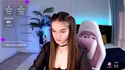 ann_woood online show from June 12, 2026, 2:38 pm