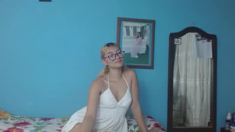 Snapshot of anna_col chatting on February 14, 2026, 9:00 pm Anna online show from February 14, 2026, 9:00 pm