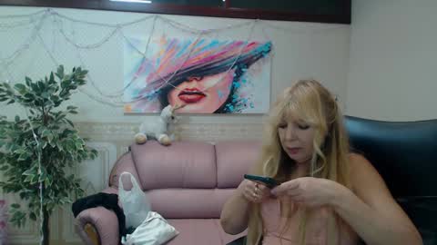 Anna Ditrih online show from January 5, 2025, 1:04 pm