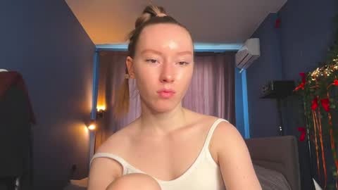 Snapshot of anna_kare chatting on April 13, 2026, 12:43 pm Anna online show from April 13, 2026, 12:43 pm
