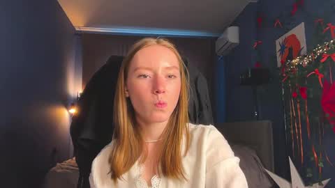 Snapshot of anna_kare chatting on April 16, 2026, 2:51 pm Anna online show from April 16, 2026, 2:51 pm