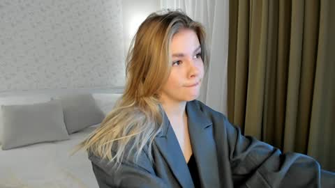 Anna online show from December 10, 2024, 1:11 am