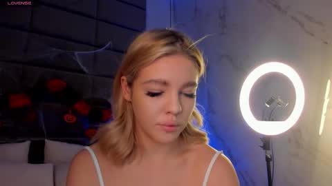 Anna online show from October 29, 2025, 1:52 am