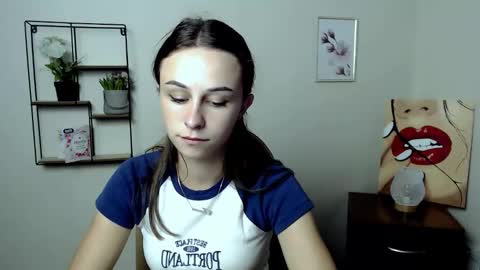 anna_sia online show from September 9, 2025, 1:21 pm