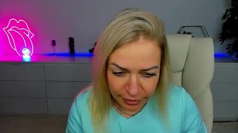 anna_snow9 online show from September 20, 2025, 7:04 pm