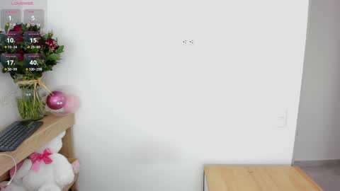  Anna Weells  online show from May 4, 2026, 12:12 pm