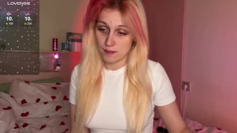 Snapshot of annabel_myr chatting on September 24, 2025, 9:12 am Annabel online show from September 24, 2025, 9:12 am