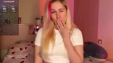 Snapshot of annabel_myr chatting on October 16, 2025, 4:19 pm Annabel online show from October 16, 2025, 4:19 pm