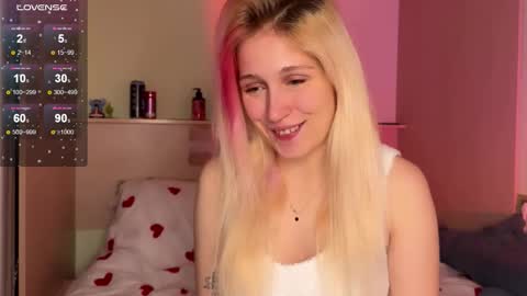 Snapshot of annabel_myr chatting on October 18, 2025, 12:39 pm Annabel online show from October 18, 2025, 12:39 pm