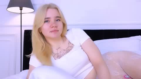 AnnaBelle online show from October 26, 2025, 2:17 am