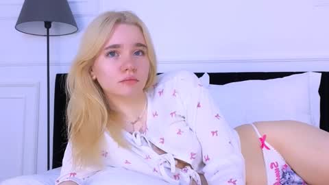 AnnaBelle online show from October 29, 2025, 2:47 am