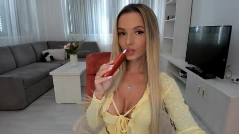 Snapshot of annaise_ chatting on September 11, 2025, 10:15 am annaise  online show from September 11, 2025, 10:15 am