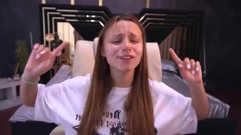 Anna online show from September 23, 2025, 8:45 pm