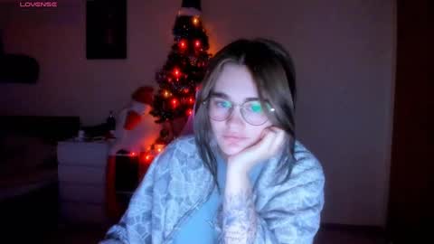 AnnaRoading online show from December 30, 2024, 7:32 pm