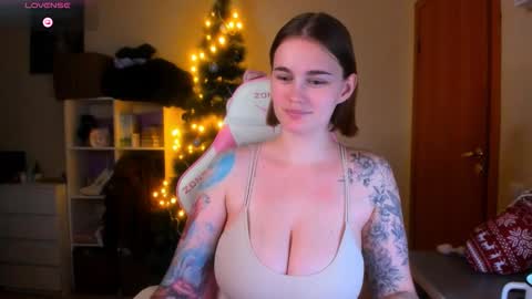 AnnaRoading online show from December 22, 2025, 9:34 pm