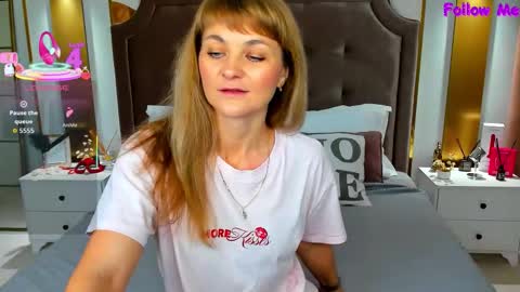 Snapshot of annasimonsj chatting on December 5, 2025, 12:52 am Anna online show from December 5, 2025, 12:52 am