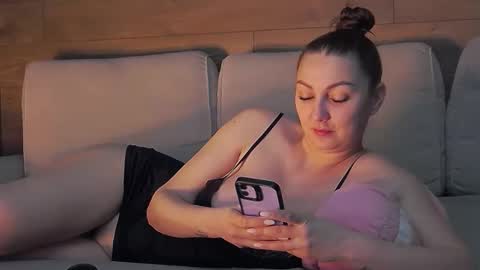 annasplash online show from February 5, 2026, 5:45 am