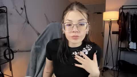 Anna online show from November 3, 2025, 6:09 pm