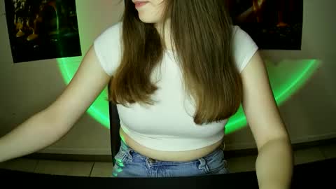 Snapshot of annbelll chatting on September 22, 2025, 12:07 pm Bella online show from September 22, 2025, 12:07 pm