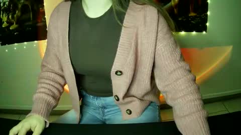 Snapshot of annbelll chatting on September 23, 2025, 10:07 am Bella online show from September 23, 2025, 10:07 am