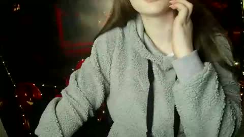 Snapshot of annbelll chatting on October 15, 2025, 12:05 pm Bella online show from October 15, 2025, 12:05 pm