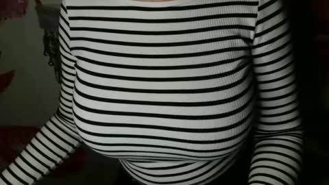 Bella online show from November 21, 2025, 7:12 pm