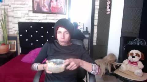 Snapshot of anne_castle86 chatting on October 16, 2025, 5:08 am Anne online show from October 16, 2025, 5:08 am