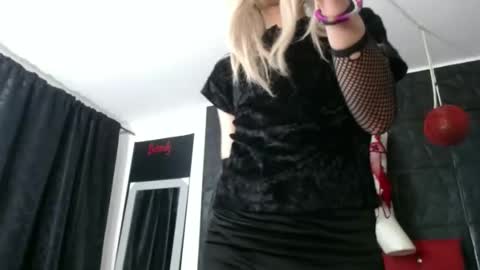 Snapshot of anne_castle86 chatting on October 30, 2025, 8:38 am Anne online show from October 30, 2025, 8:38 am