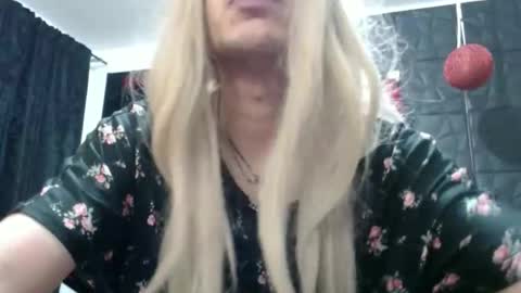 Snapshot of anne_castle86 chatting on November 4, 2025, 8:35 am Anne online show from November 4, 2025, 8:35 am