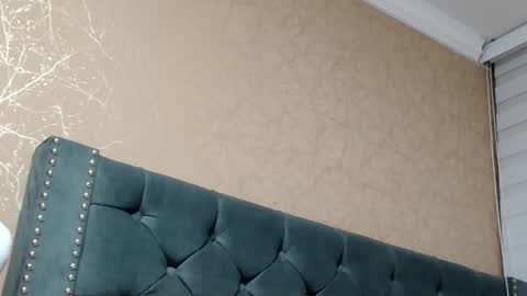 Snapshot of anne_julienne chatting on September 19, 2025, 12:45 am       online show from September 19, 2025, 12:45 am