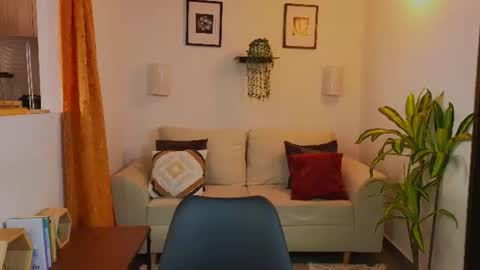Snapshot of anne_rachel chatting on June 20, 2026, 6:44 pm anne_rachel online show from June 20, 2026, 6:44 pm