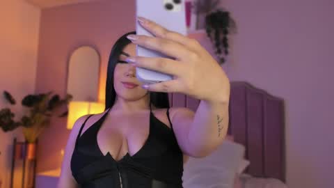 Snapshot of anneee_ chatting on January 13, 2025, 10:24 pm Anne online show from January 13, 2025, 10:24 pm