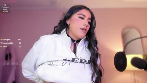 Snapshot of anneee_ chatting on January 30, 2025, 6:10 pm Anne online show from January 30, 2025, 6:10 pm