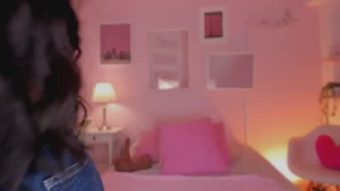 Snapshot of anneee_ chatting on March 7, 2025, 1:40 pm Anne online show from March 7, 2025, 1:40 pm