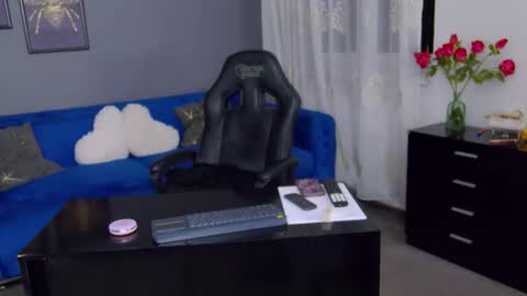 Snapshot of annehove chatting on October 24, 2025, 4:47 pm Anne online show from October 24, 2025, 4:47 pm