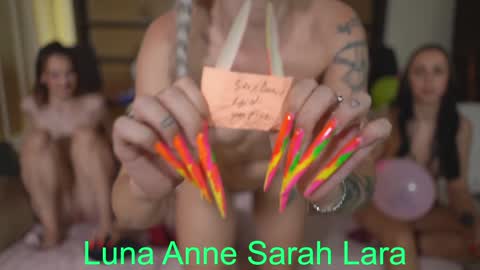 Snapshot of annemanifique chatting on December 31, 2024, 2:14 pm Annemanifique  Anne   Lara Kelly  online show from December 31, 2024, 2:14 pm
