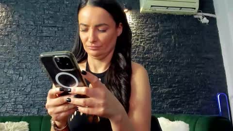 Snapshot of annesins chatting on October 10, 2025, 5:56 pm annesins online show from October 10, 2025, 5:56 pm