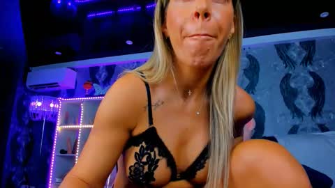 Snapshot of anneswhite chatting on March 4, 2026, 5:02 am Ana online show from March 4, 2026, 5:02 am