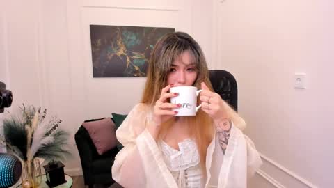annetli online show from May 10, 2026, 3:23 am
