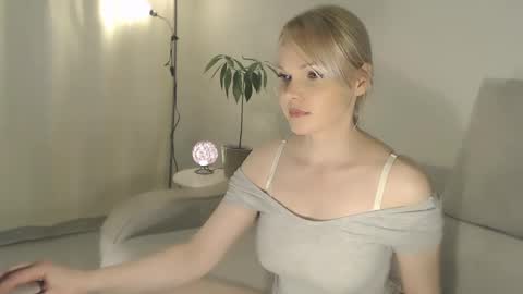 Annett online show from February 9, 2025, 10:00 pm