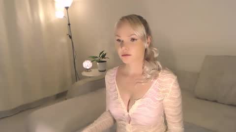 Annett online show from September 14, 2025, 11:04 pm