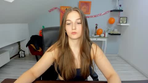 annewilsonn online show from October 29, 2025, 11:45 am