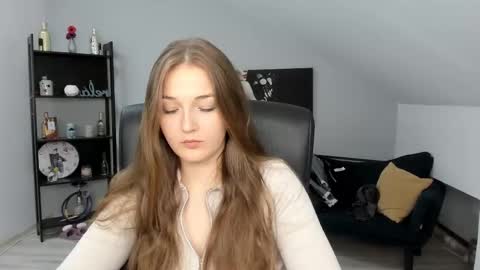 annewilsonn online show from November 21, 2025, 4:44 am