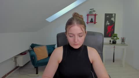 annewilsonn online show from May 6, 2026, 4:52 am