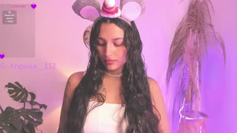 Snapshot of anngel_1 chatting on December 31, 2024, 5:40 pm Angel online show from December 31, 2024, 5:40 pm